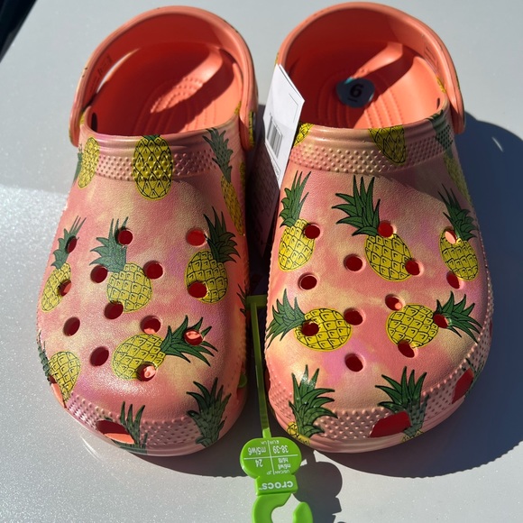 CROCS Shoes - NWT Crocs Pineapple Papaya Retro Resort Clogs Women’s size 8; Men’s size 6